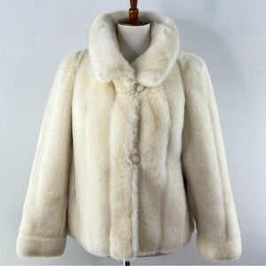 Sportowne Futur Vintage Elegant Cream Reversable Faux Fur Jacket